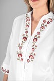 blusa manga 3/4 escote v con aplicación flores y en puños (7148120014915)