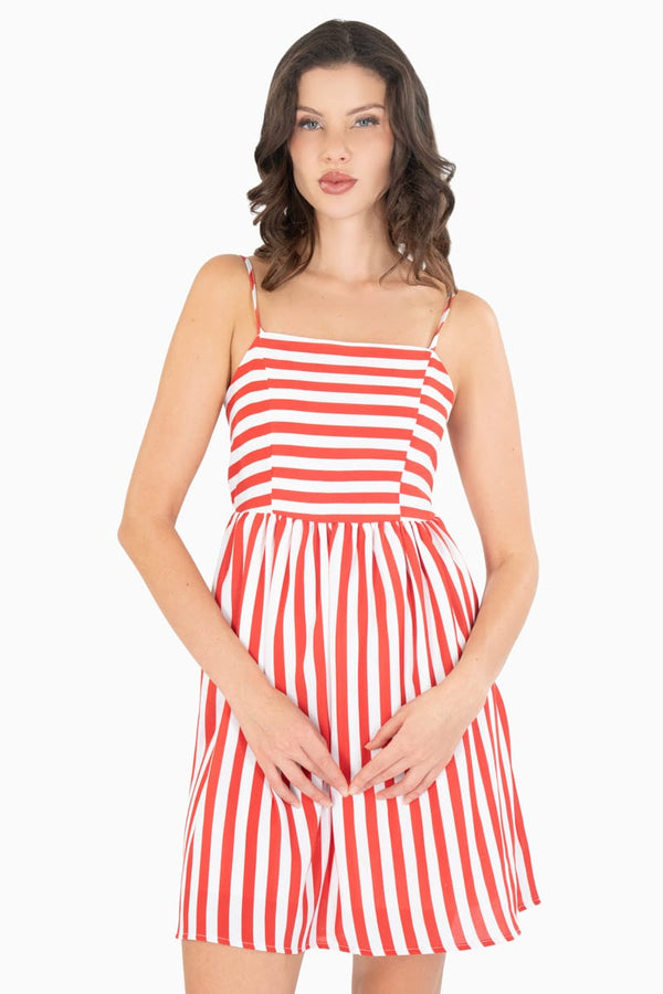 Vestido de rayas con escote en espalda