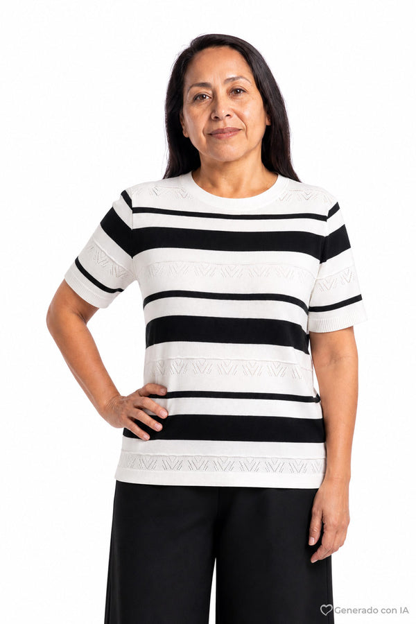 Playera rayada con textura y manga corta