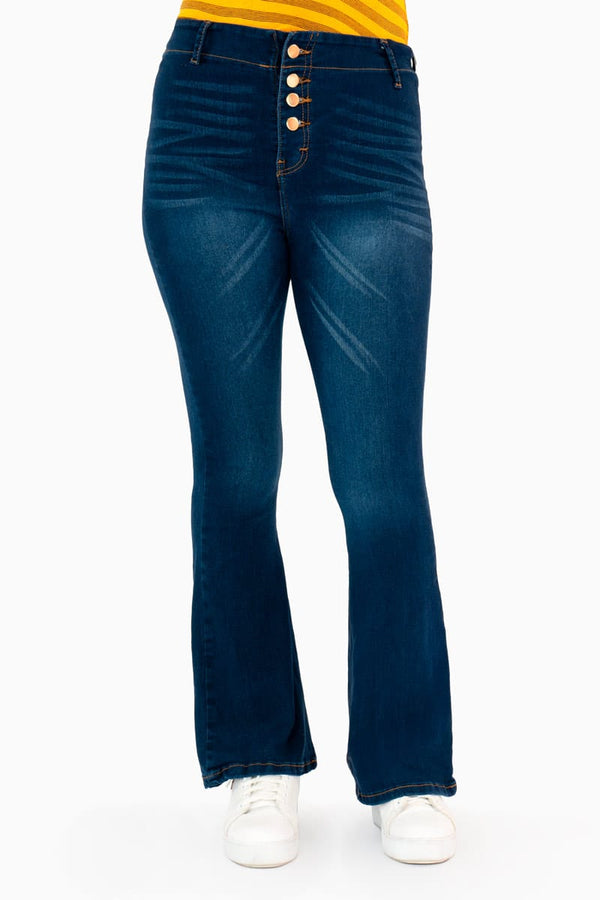 Jeans acampanados con 4 botones expuestos y bolsas