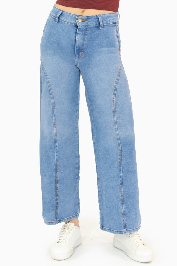 Jeans tiro alto y pierna ancha