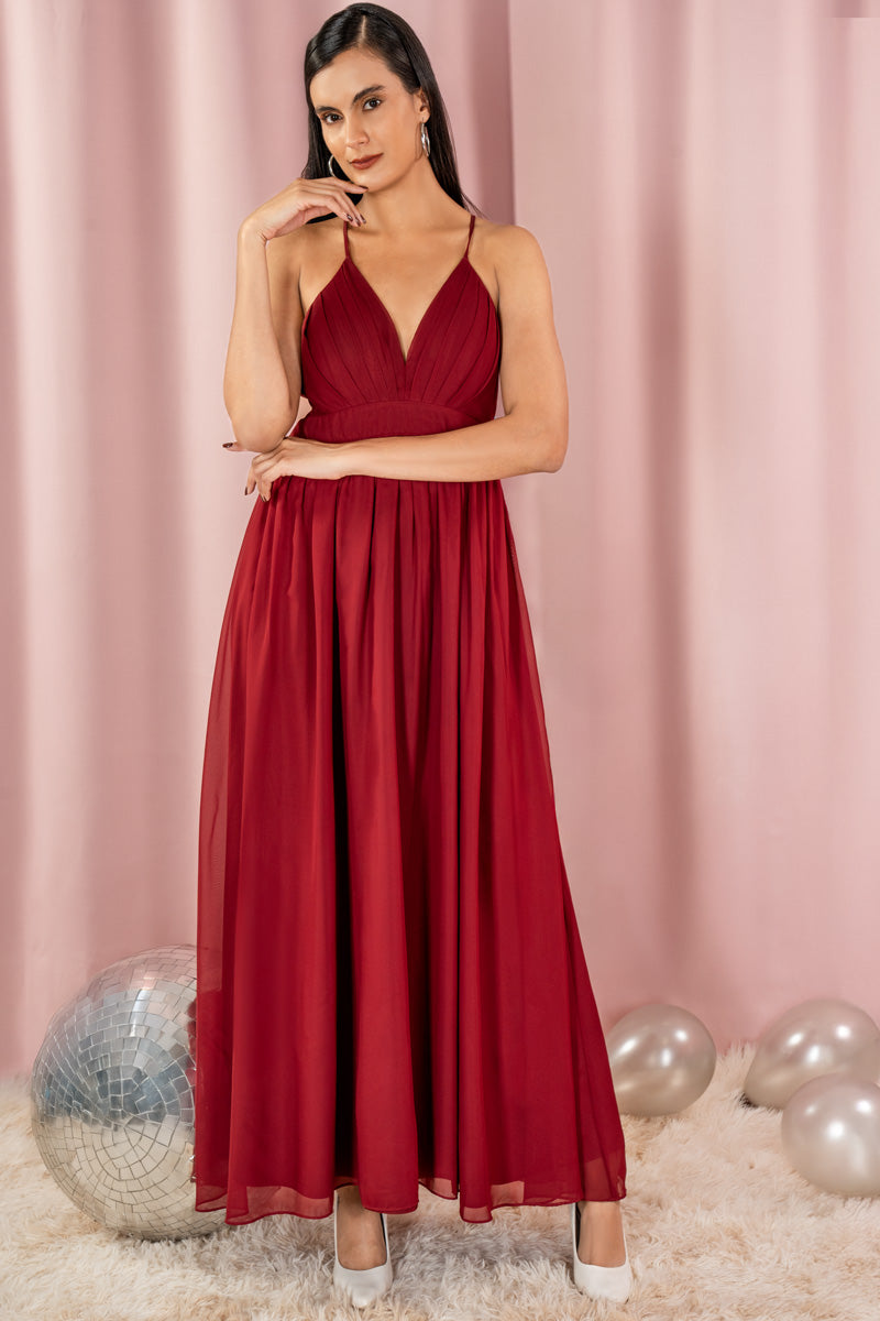 Vestido de fiesta con tirantes y escote v