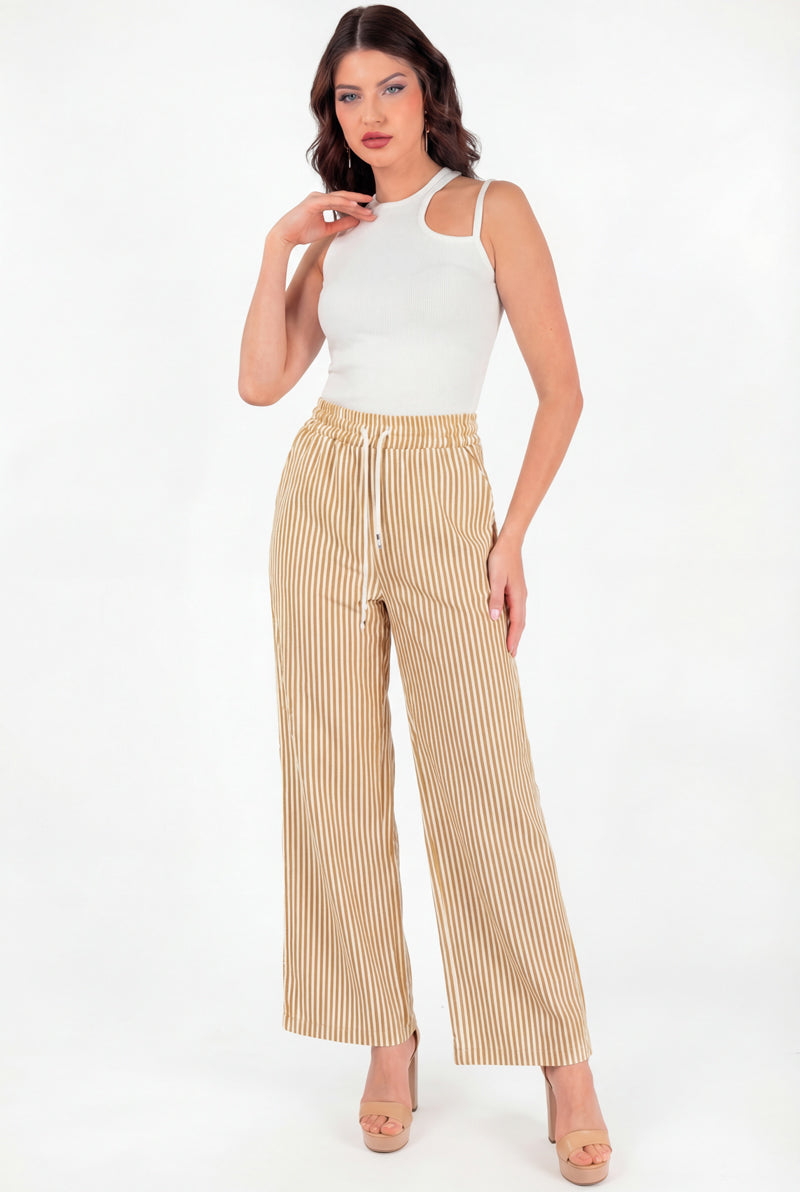 Pantalón ancho de rayas y bolsas