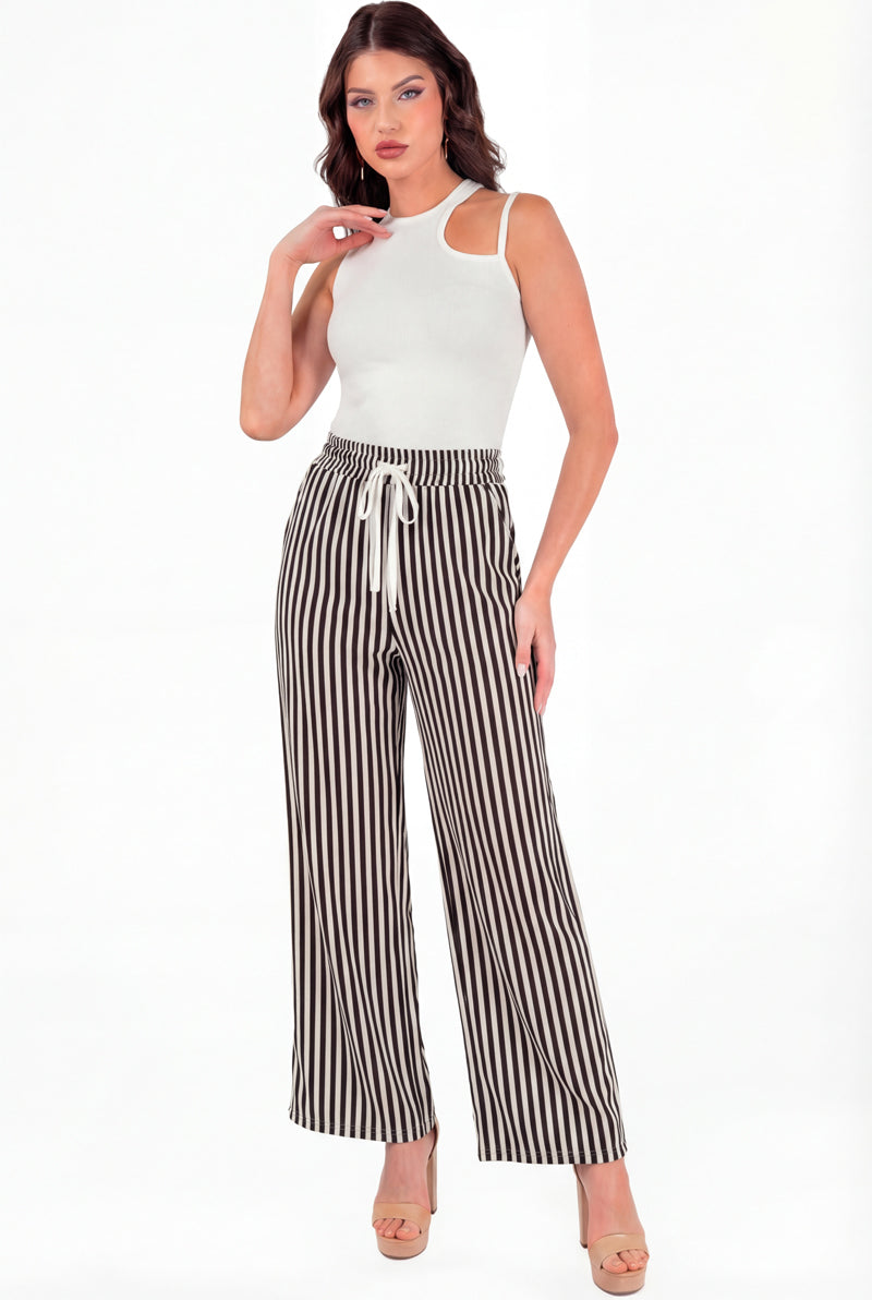 Pantalón ancho de rayas y bolsas