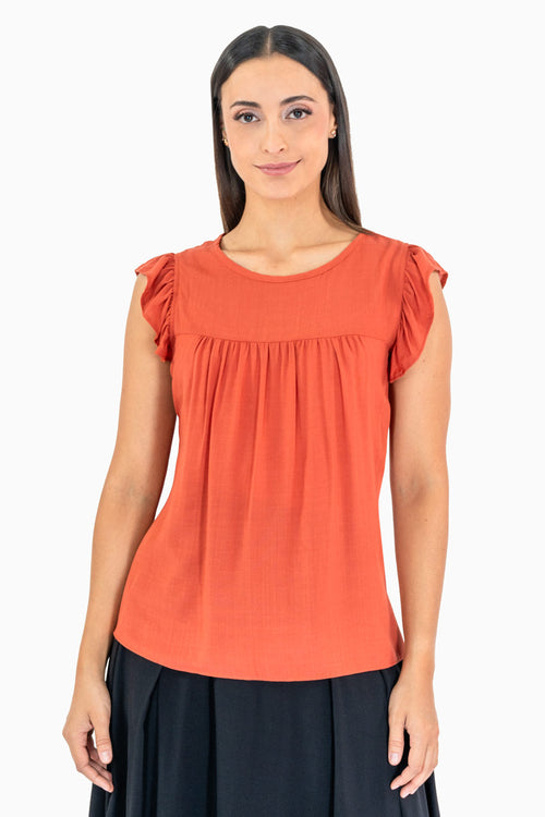 Blusa con canesú y olán en manga