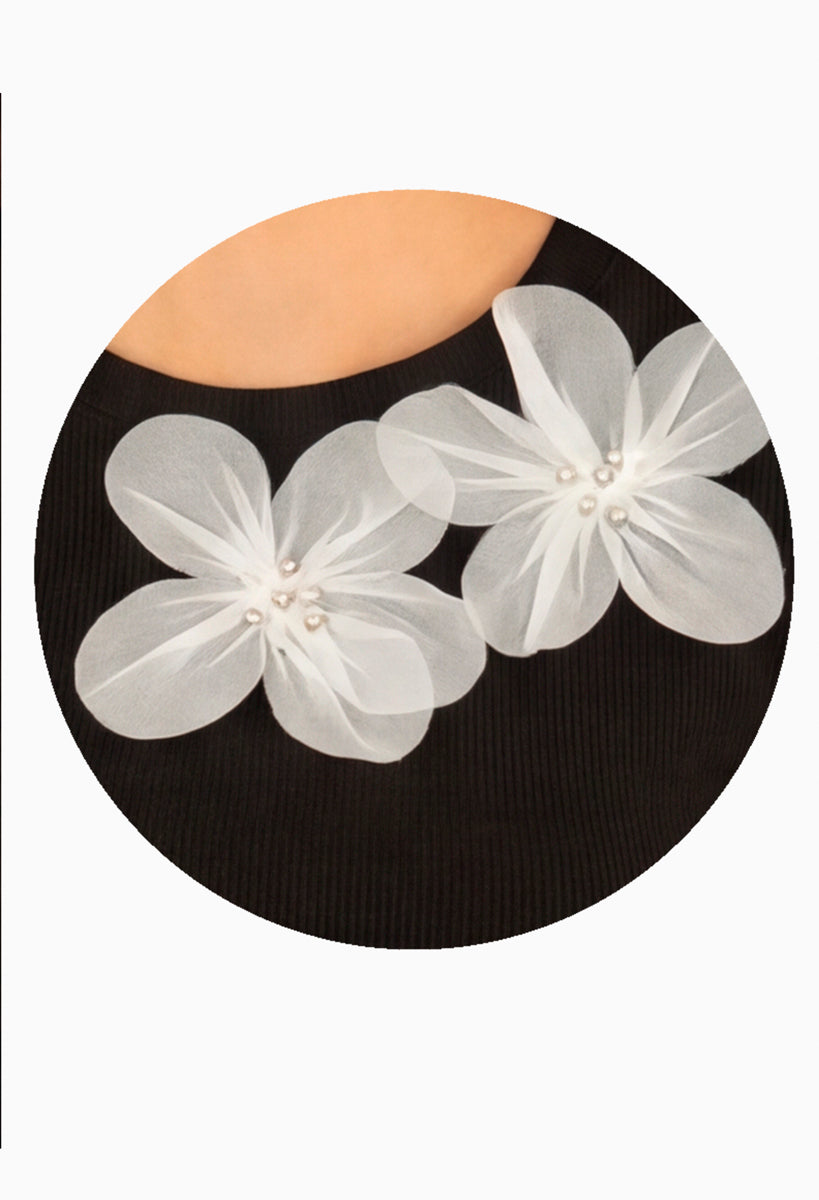 Playera manga corta con detalle de flores