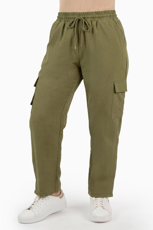 Pantalón con resorte en cintuta y bolsas