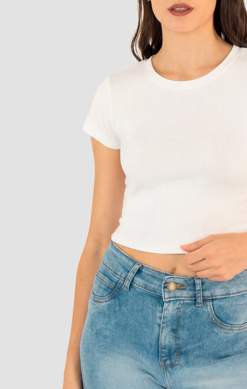 Playera lisa manga corta y cuello redondo