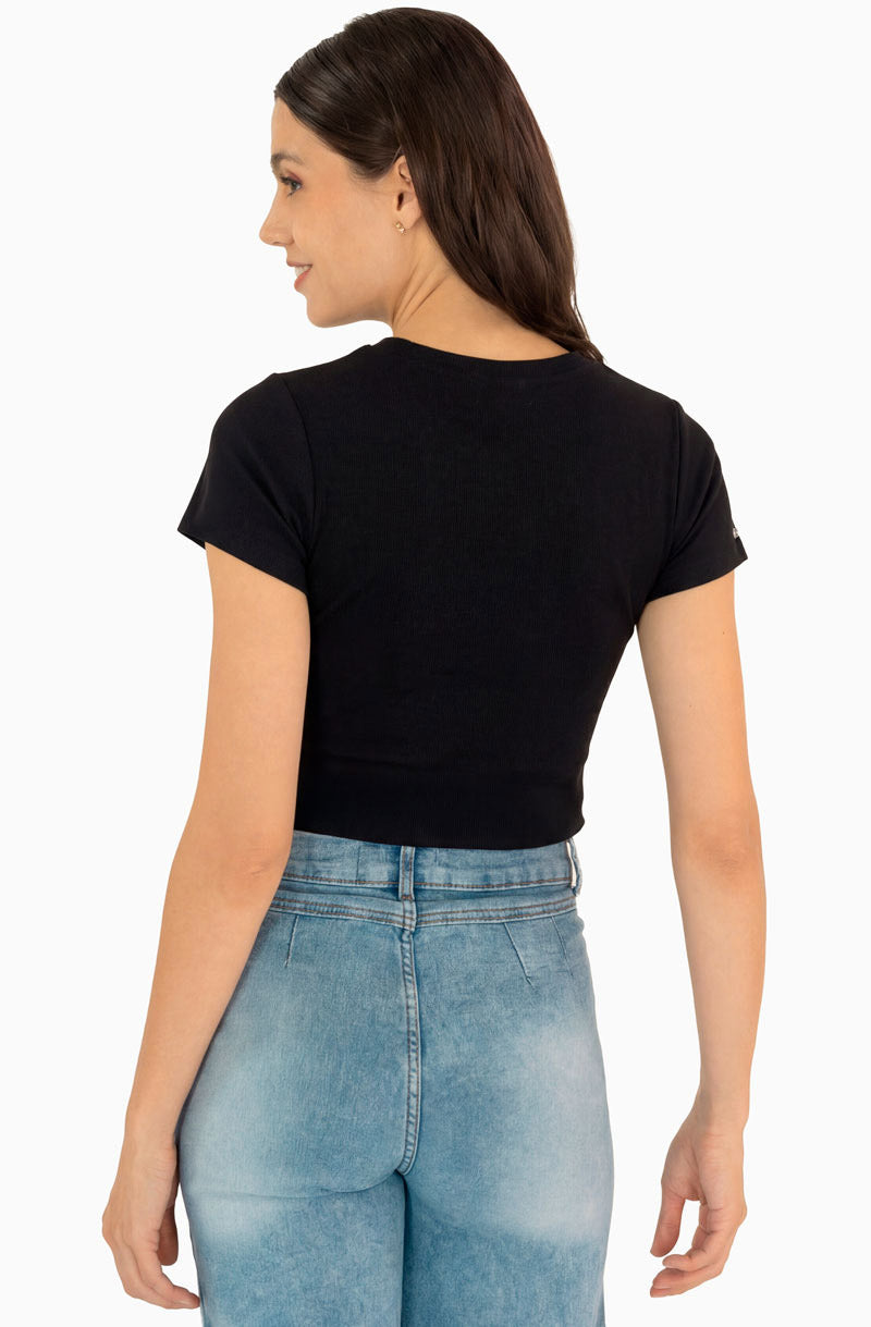 Playera lisa manga corta y cuello redondo