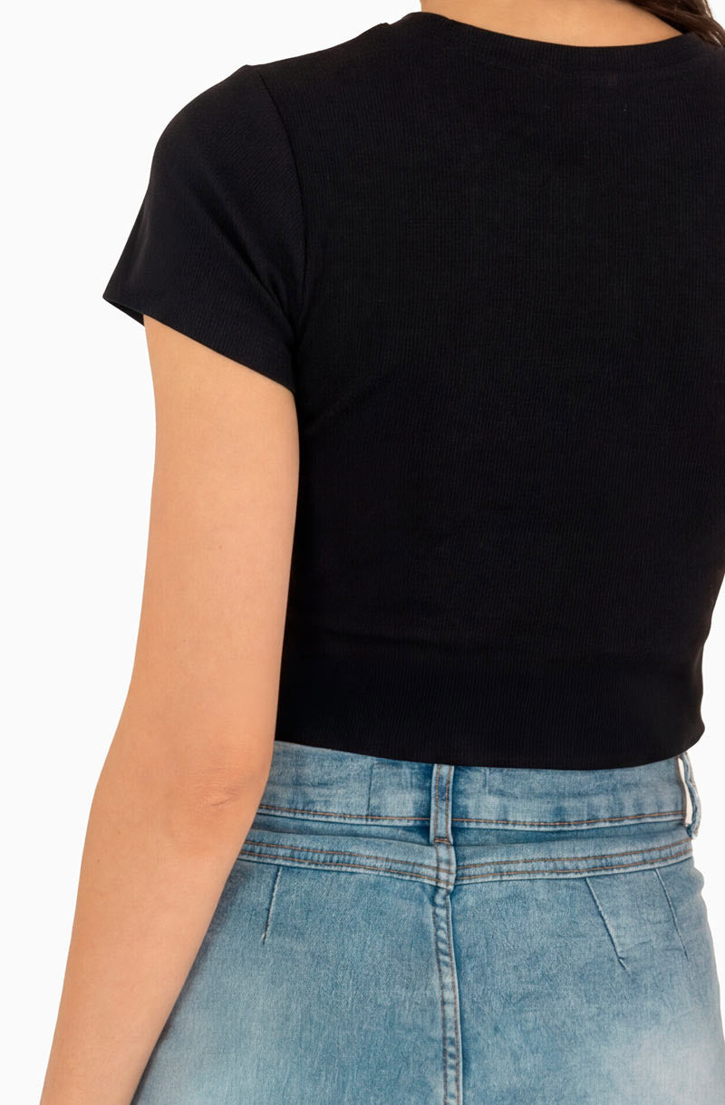 Playera lisa manga corta y cuello redondo