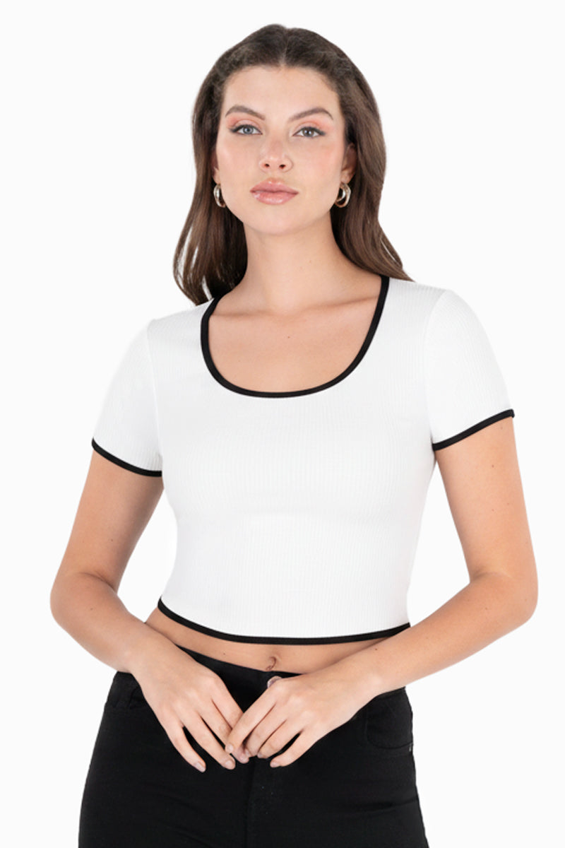 Playera manga corta con bies en contraste