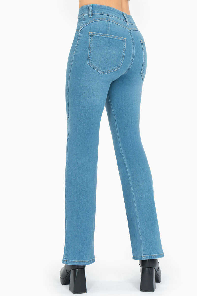 Jeans rectos con abertura y bolsas