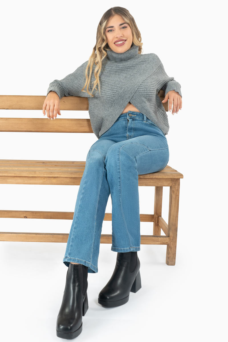 Jeans rectos con abertura y bolsas