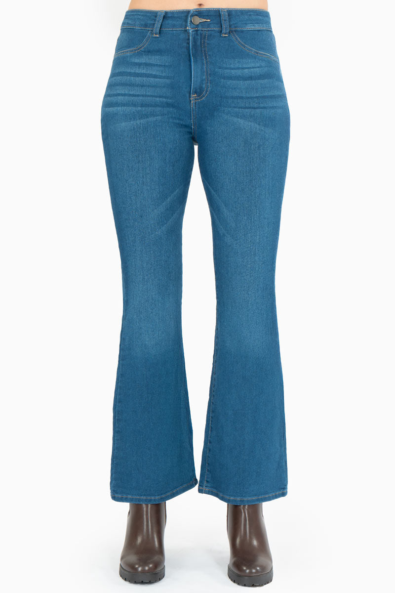 Jeans tiro medio acampanados con bolsas