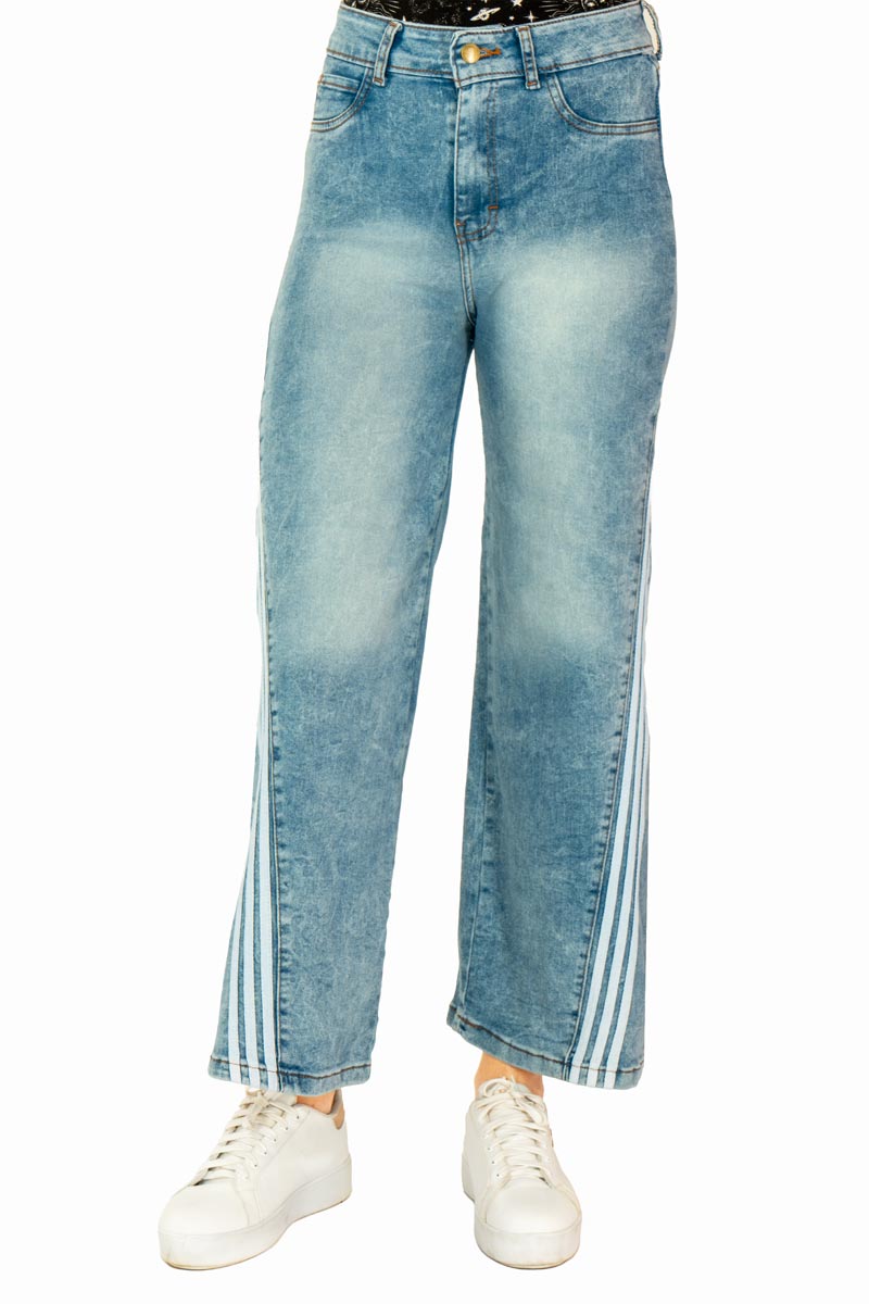 Jeans anchos con cintas en los costados