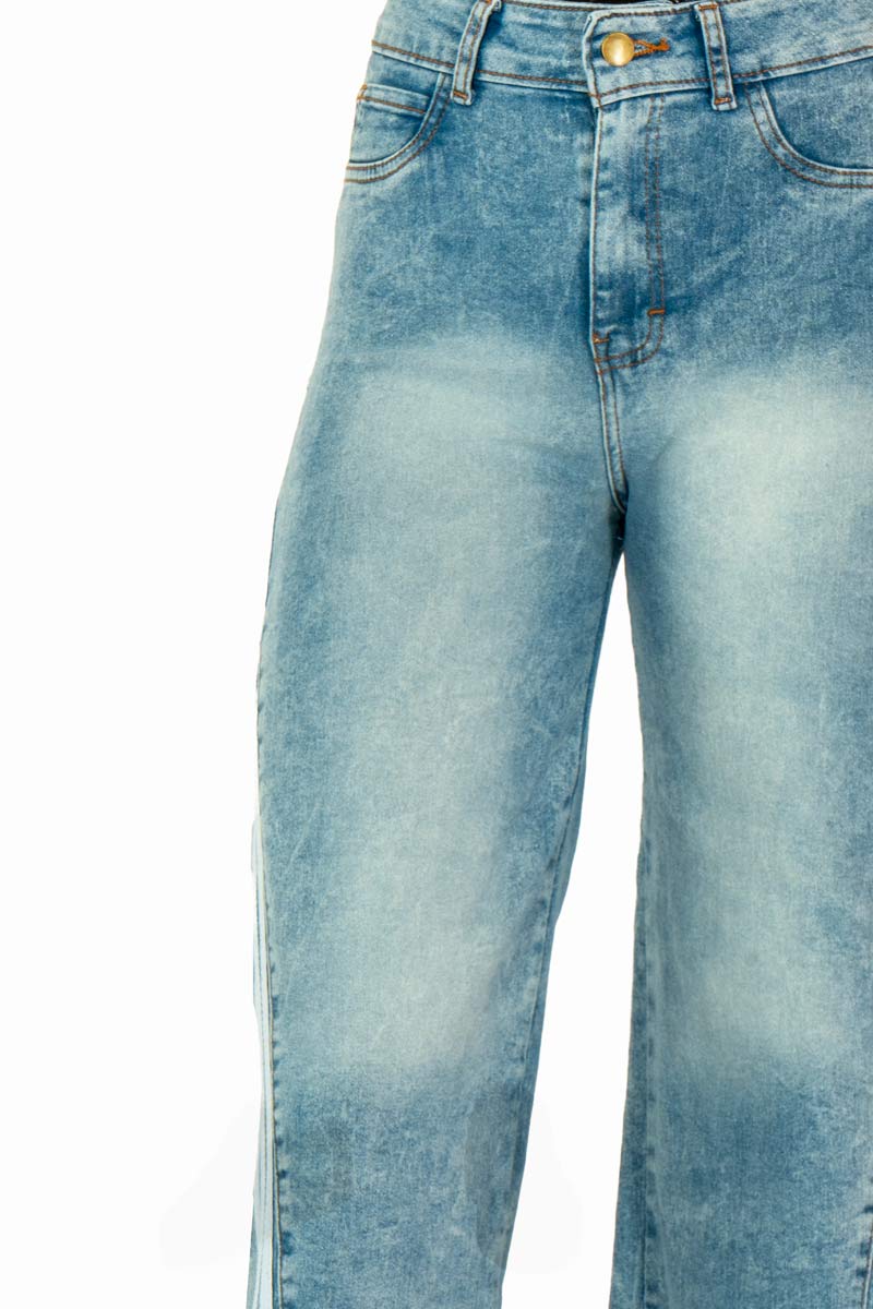 Jeans anchos con cintas en los costados