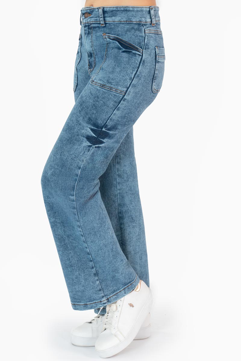 Jeans ancho con bolsas acid wash
