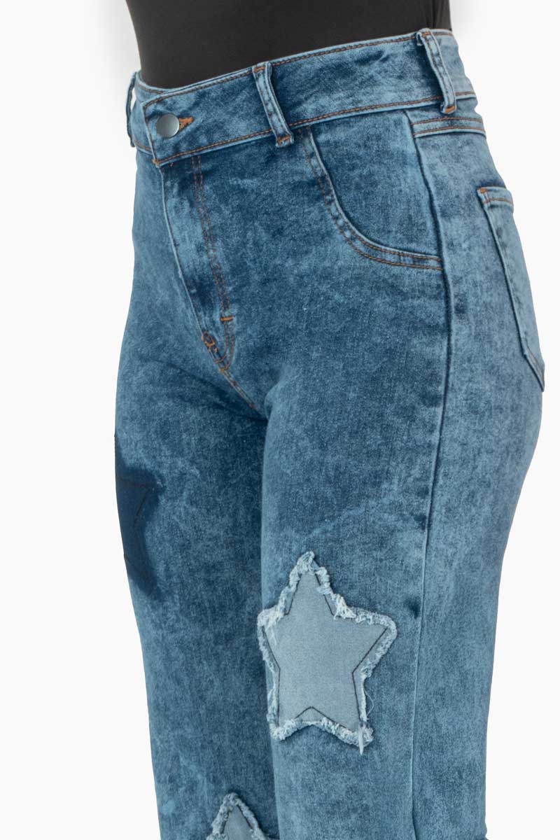 Jeans anchos tiro medio con estrellas en parche