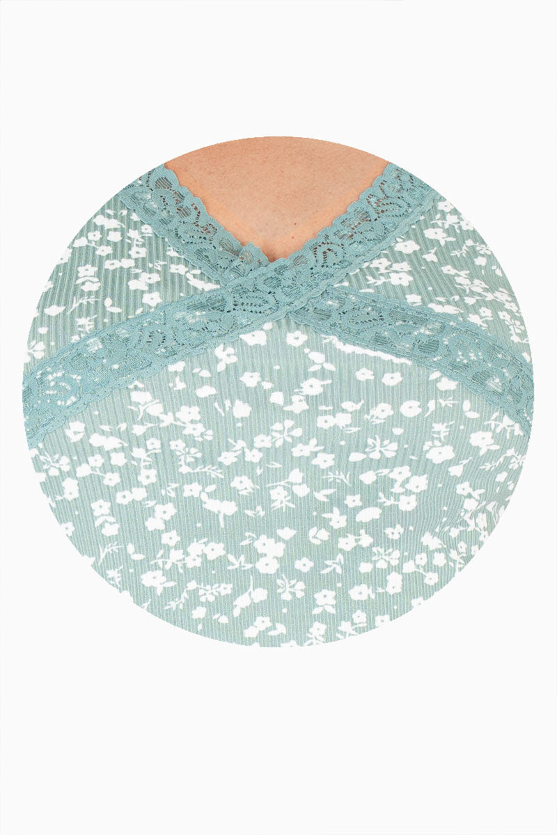 Blusa crop escote v con encaje