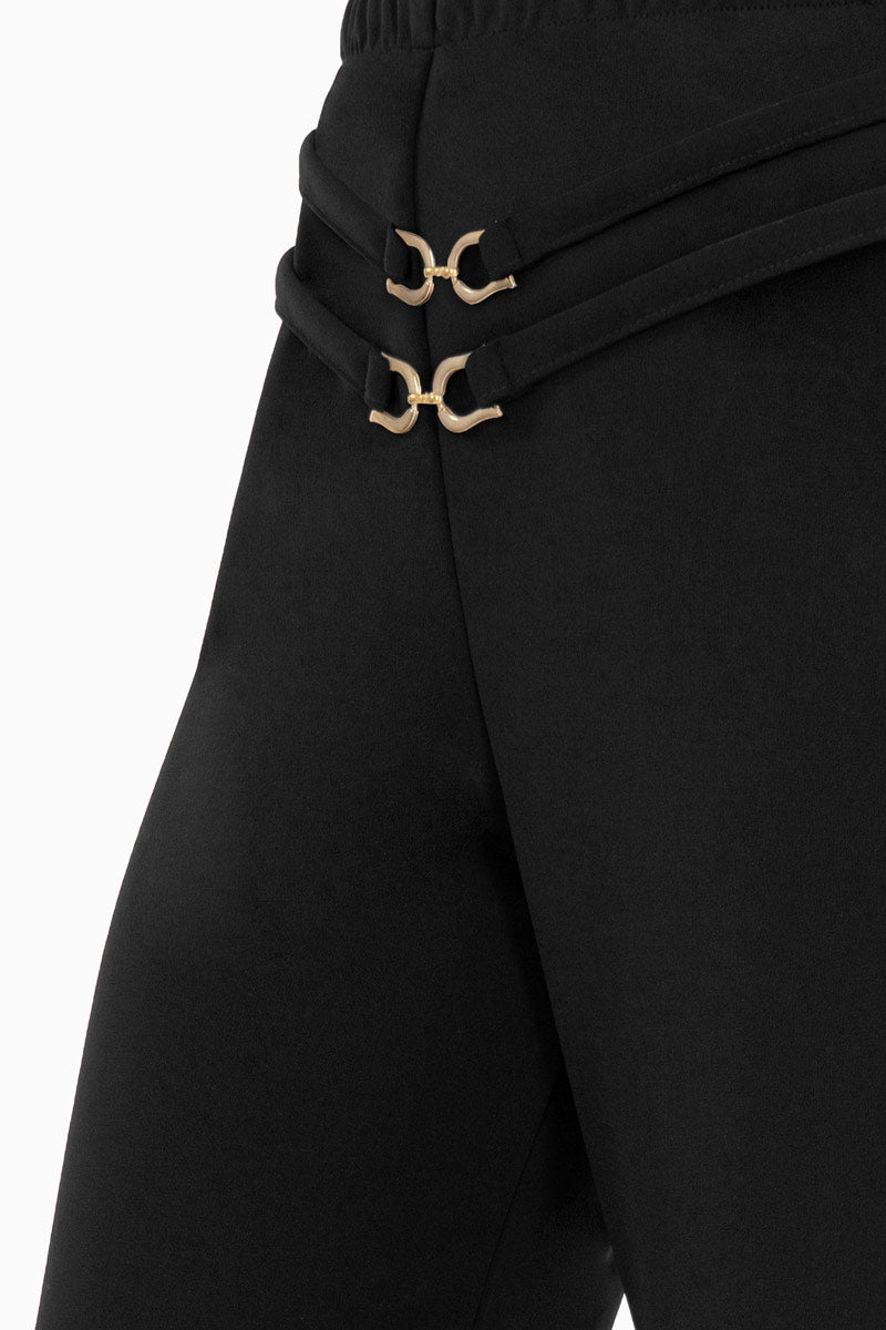 Pantalón recto con cintos y pierna ancha