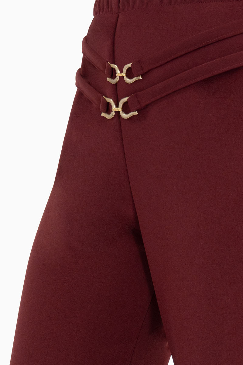 Pantalón recto con cintos y pierna ancha