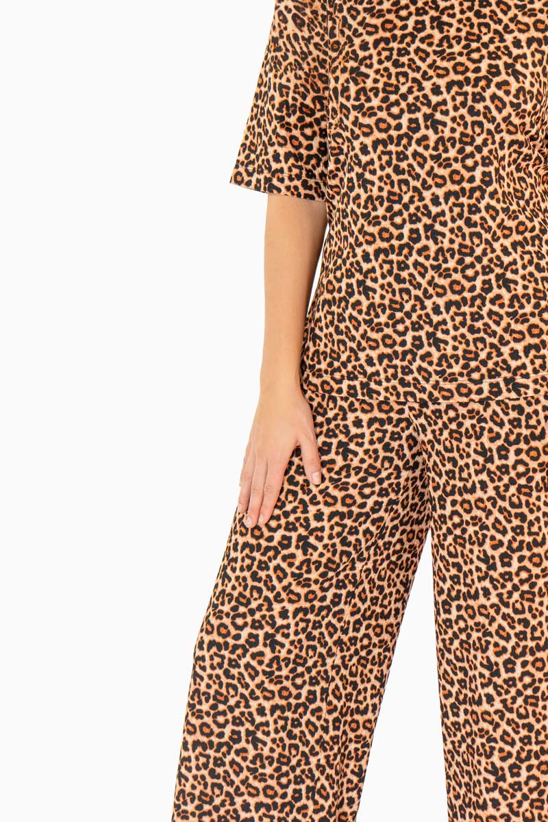 Conjunto blusa y pantalón animal print