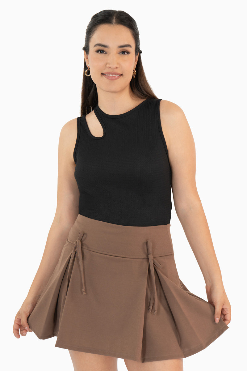 Short falda corta con amarras laterales