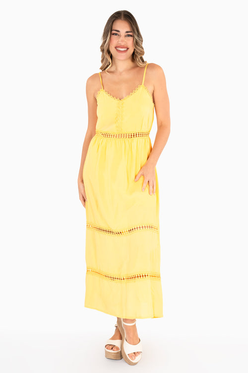 Vestido de tirantes con niveles y crochet