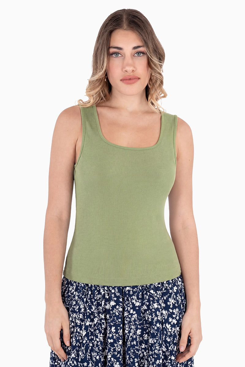 Playera sin mangas y escote cuadrado