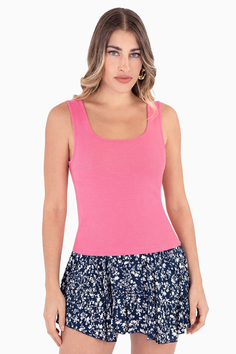 Playera sin mangas y escote cuadrado