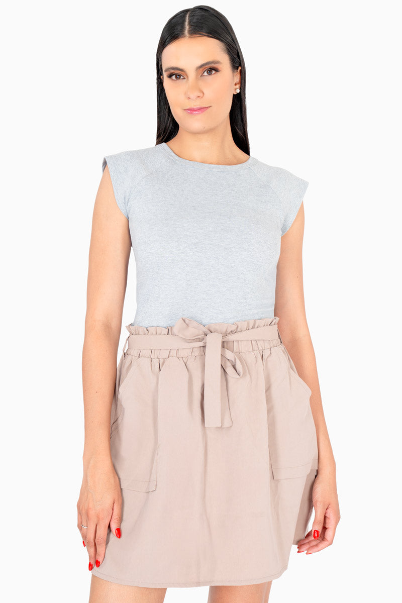 Falda corta con elástico y cinto