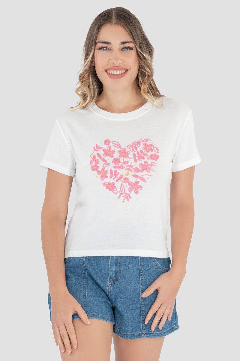 Playera manga corta y estampado de corazón