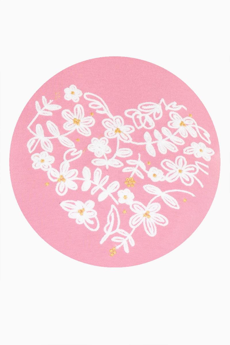 Playera manga corta y estampado de corazón