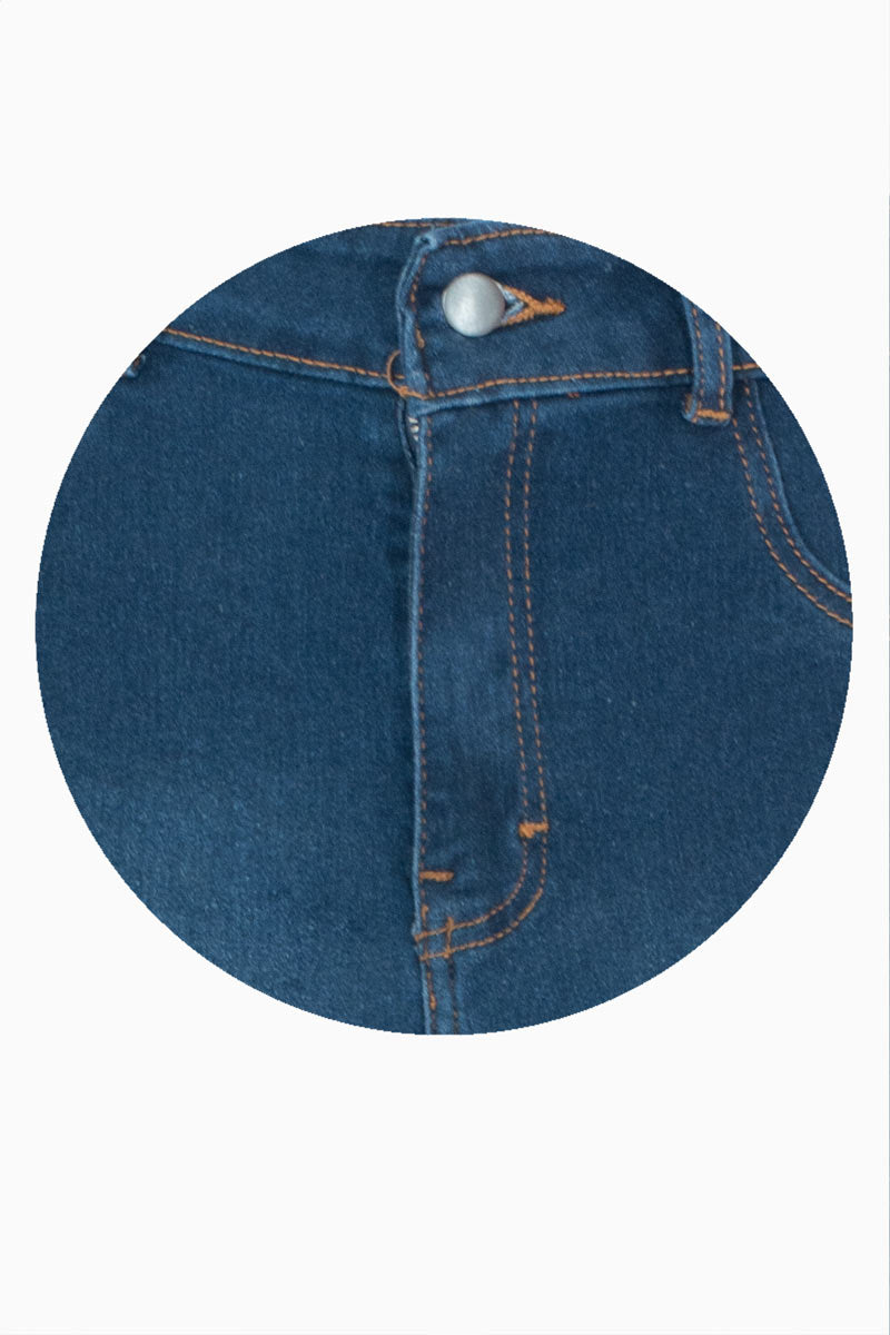 Jeans cargo tiro medio con bolsas laterales