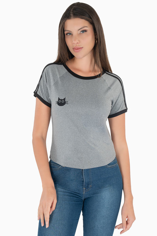 Playera con bordado y bies en contraste