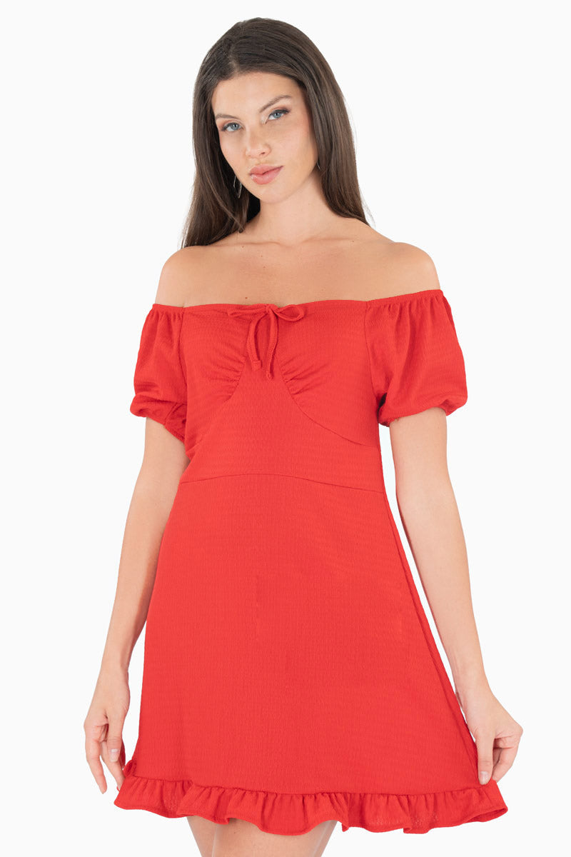 Vestido corto con amarre en escote