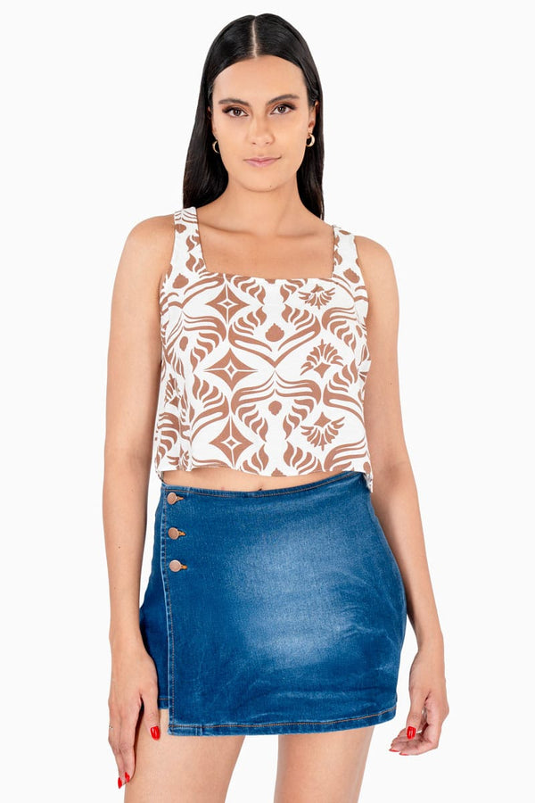 Blusa crop sin manga y escote cuadrado