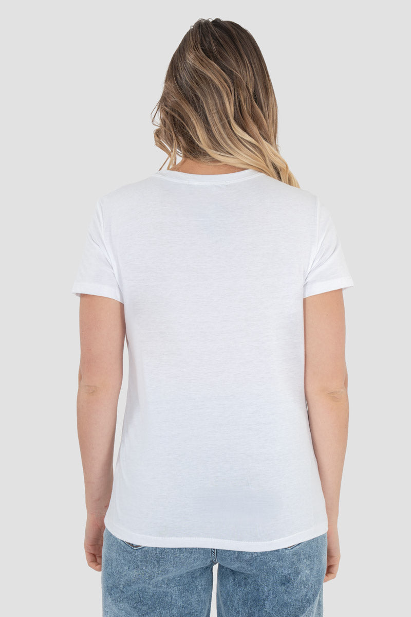 Playera manga corta y bordado de mariposa