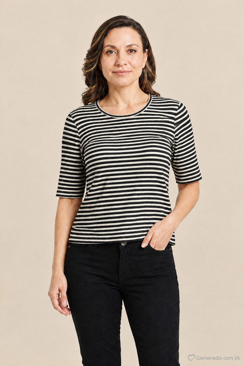 Playera de rayas cuello redondo