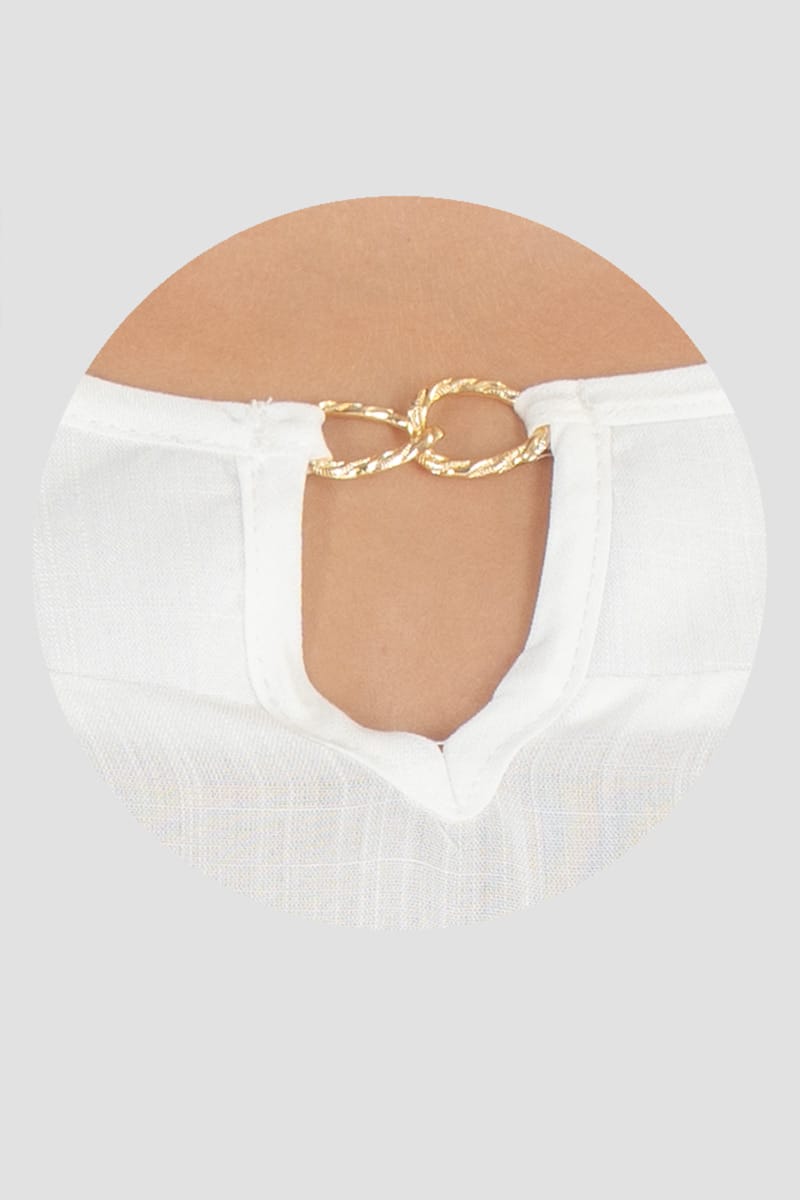 Blusa cuello redondo con abertura
