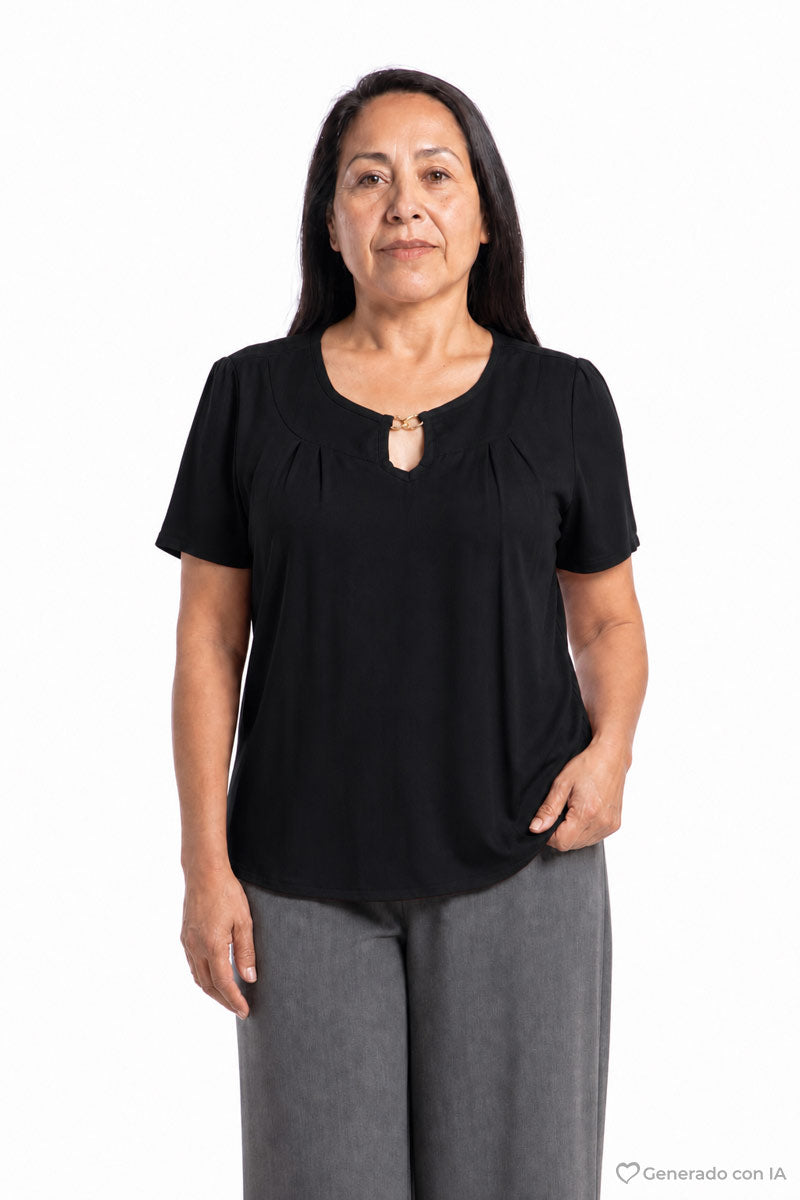Blusa manga corta y cuello redondo con hebilla