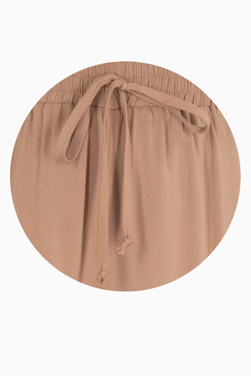Pantalón pierna ancha con amarre