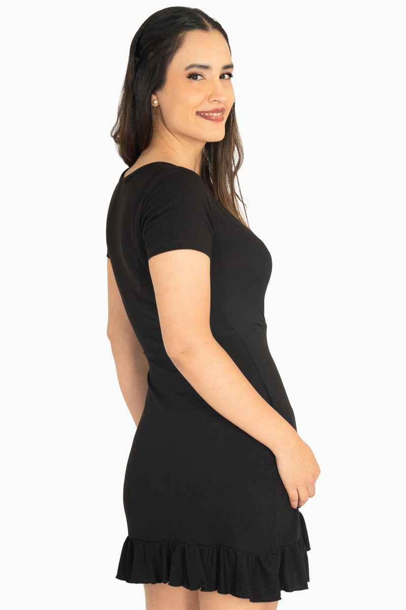 Vestido con cruce y olanes en ruedo