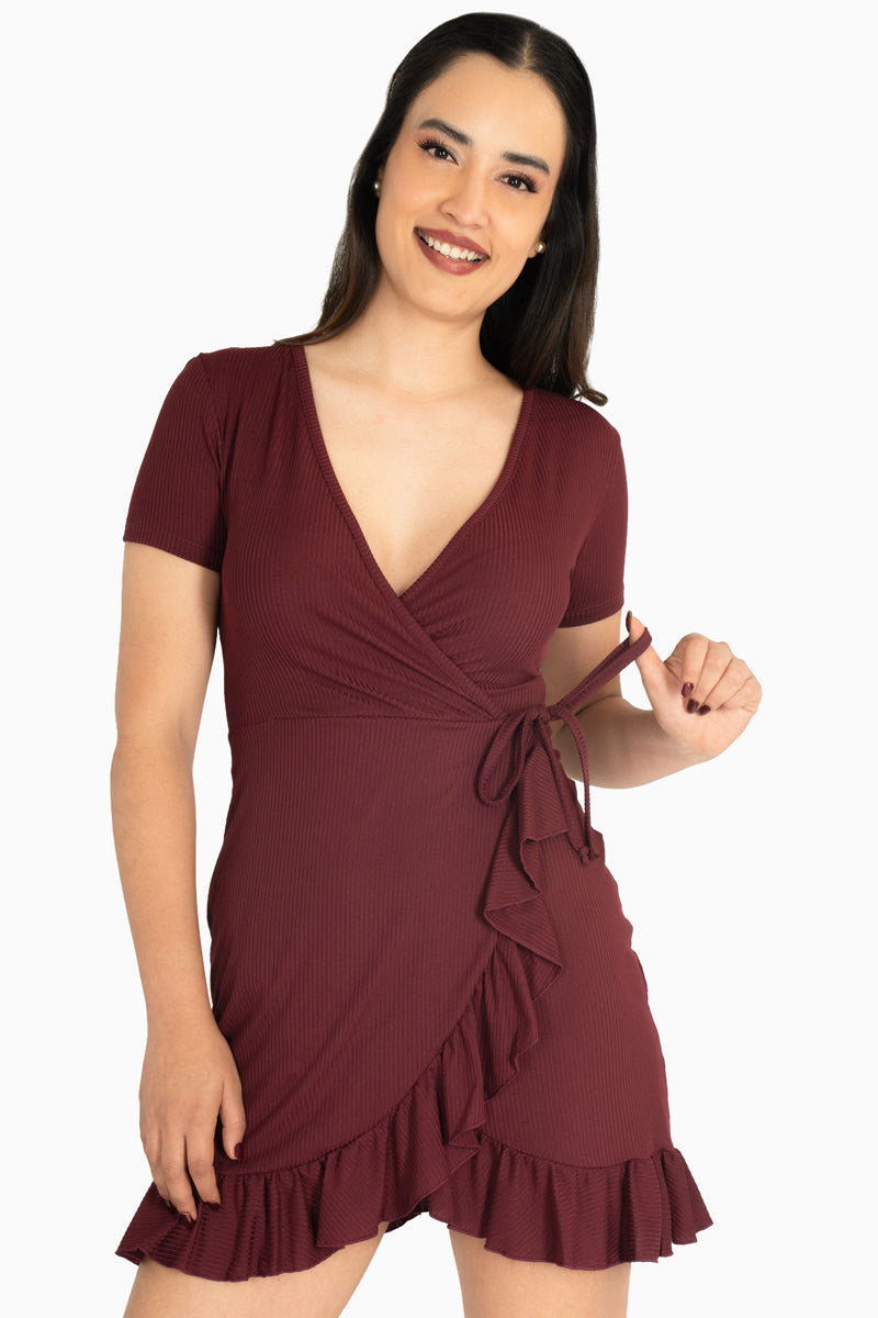 Vestido con cruce y olanes en ruedo