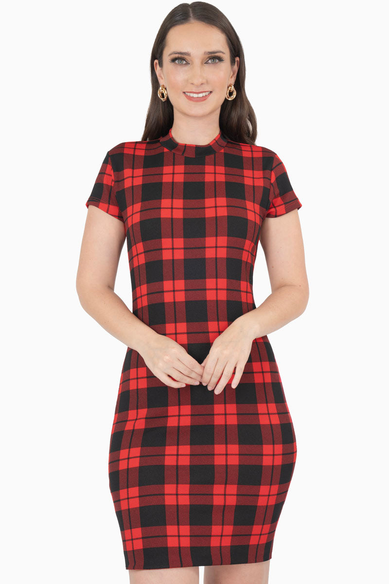 Vestido corto de cuadros y cuello alto