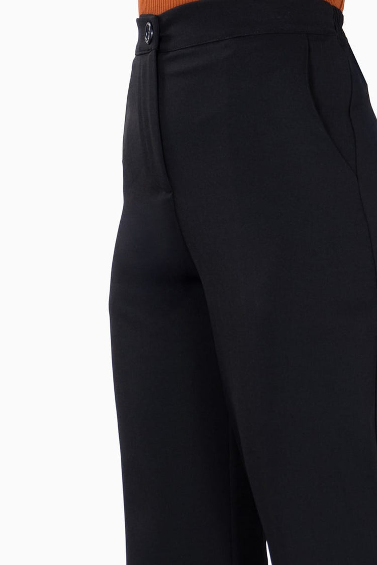Pantalon liso pierna ancha con bolsas