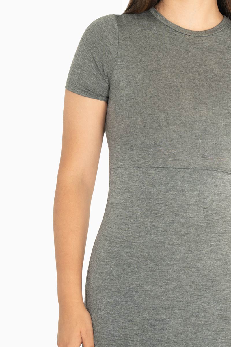 Vestido con plisado en costado