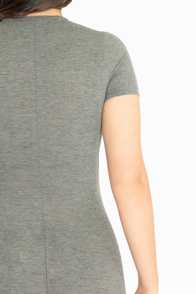 Vestido con plisado en costado