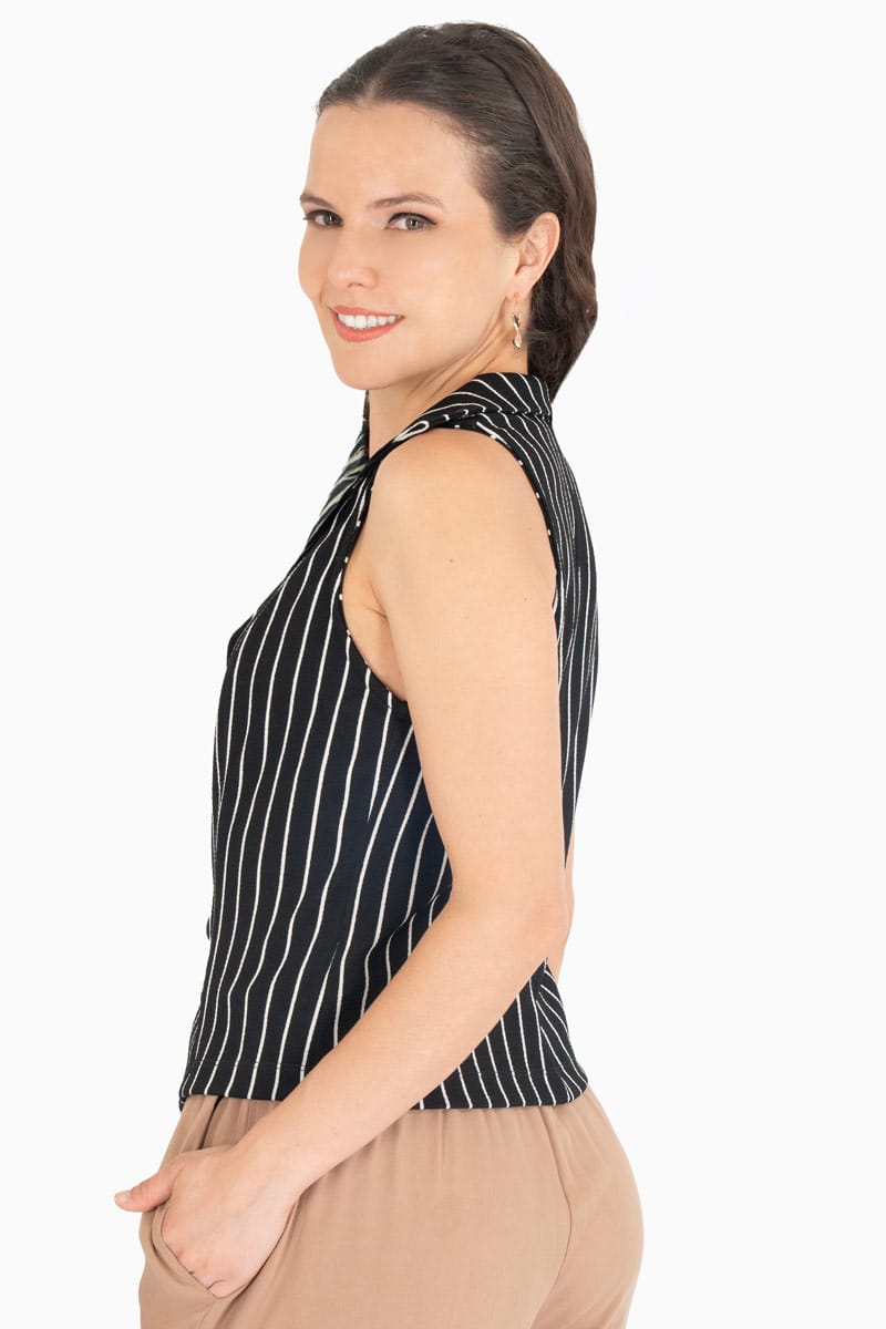 Chaleco de rayas y cuello tipo solapa