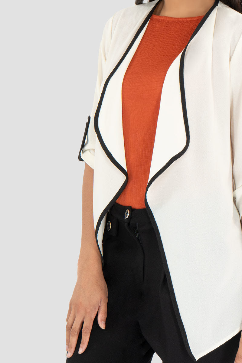 Saco ligero manga 3/4 con detalle en solapa